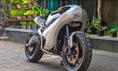 Keren Nih! Kawasaki ZZR600 Cafe Racer Futuristik thumbnail